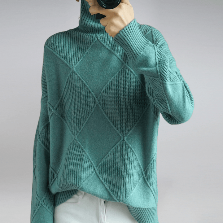 Maglione invernale da donna, dolcevita morbido ed elegante, un capo di moda essenziale per la stagione fredda.