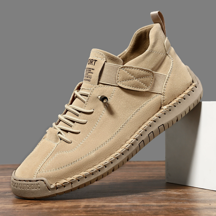 Suola flessibile e ammortizzata delle sneakers uomo slip-on, per un supporto plantare e aderenza ottimali.