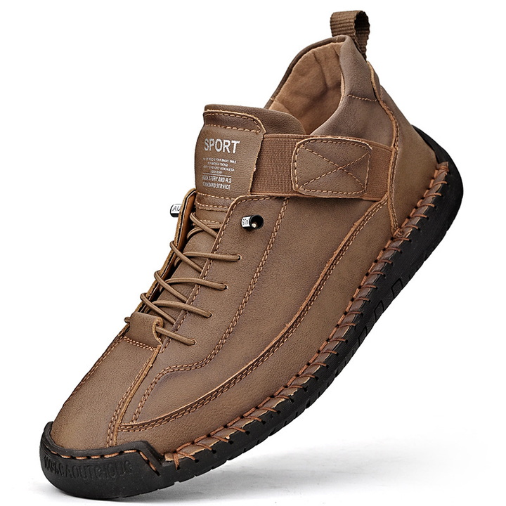 Primo piano sul materiale superiore delle sneakers uomo slip-on, traspirante e ideale per il comfort quotidiano.