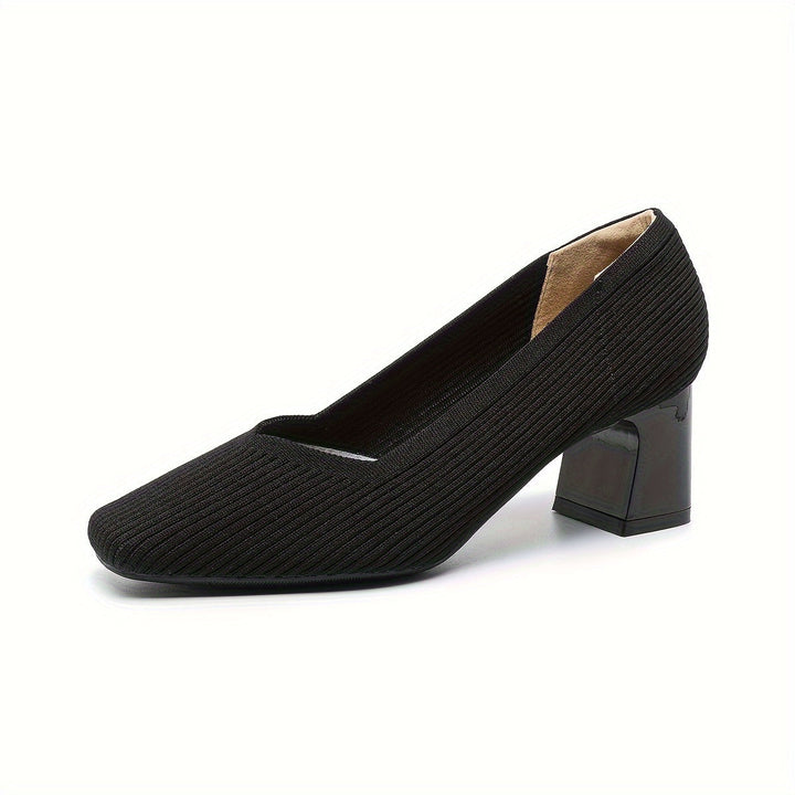 Comfort elevato con queste décolleté donna: soletta imbottita, tacco largo e tomaia elasticizzata.