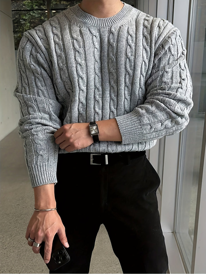 Abbigliamento donna: Maglione a trecce con girocollo in maglia spessa. Un classico per l'inverno.