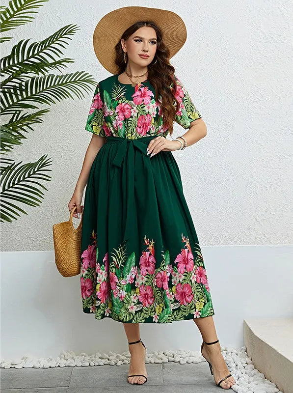 Elegante vestito estivo donna verde a stampa con laccio in vita, modello linea A e scollo girocollo. Ideale per l'estate.