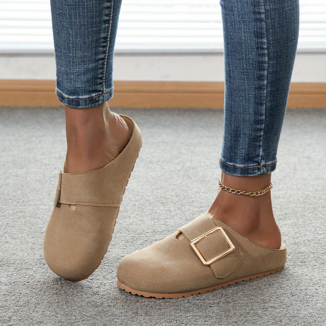 Mules donna con fibbia, essenziali per un look estivo comodo, elegante e facile da indossare.