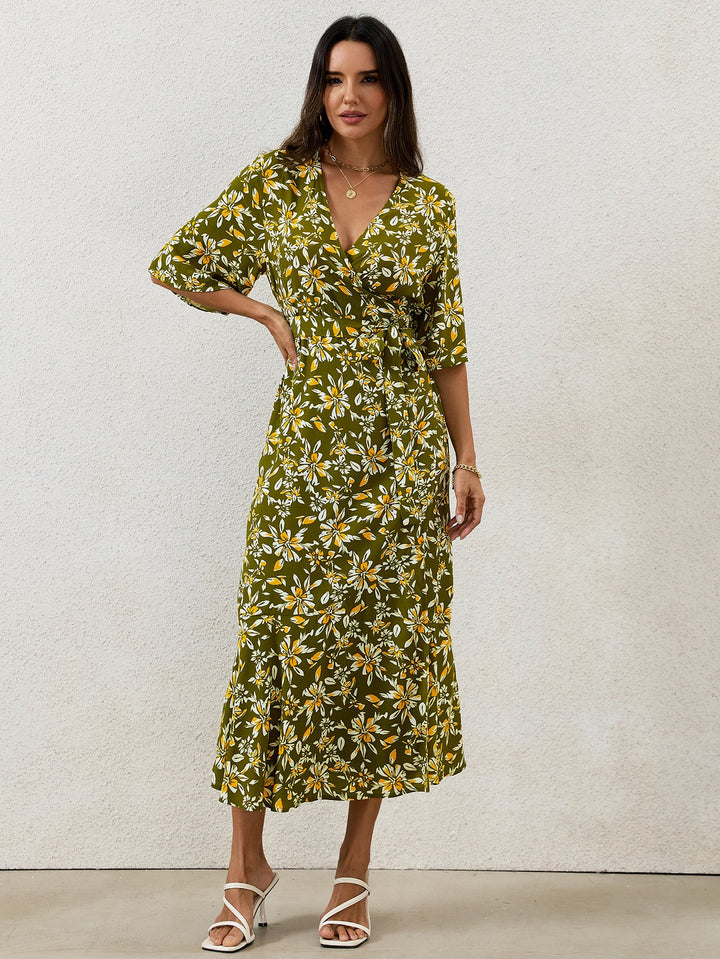 Vestito aderente femminile per donna, con mezze maniche, un capo di moda perfetto per la primavera.