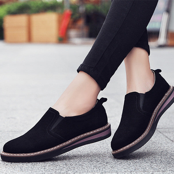Mocassini donna slip-on neri, in vera pelle. Calzature comode e casual, perfette per un look elegante e primaverile.