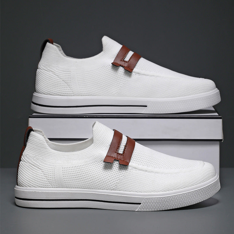 Eleganti sneakers slip-on bianche da uomo, design casual e leggero, ideali per ogni giorno.