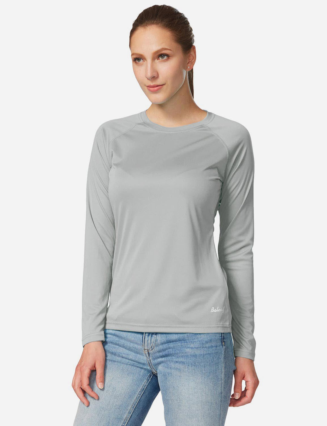Abbigliamento outdoor donna anti-UV, ideale per trekking. Maniche lunghe e comfort superiore.