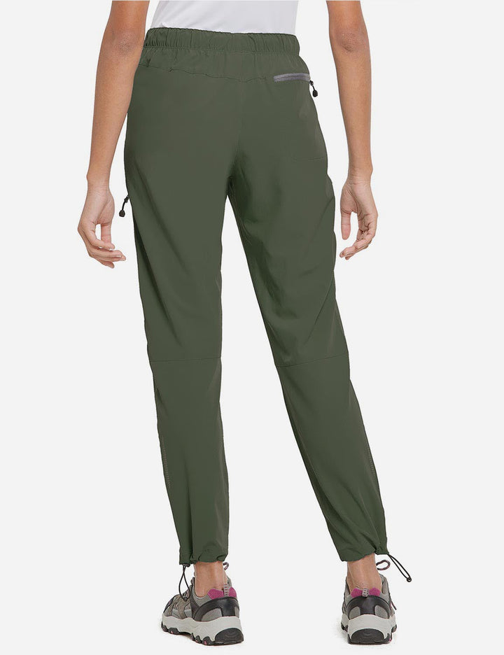Pantaloni donna per outdoor, offrono protezione solare e libertà di movimento.