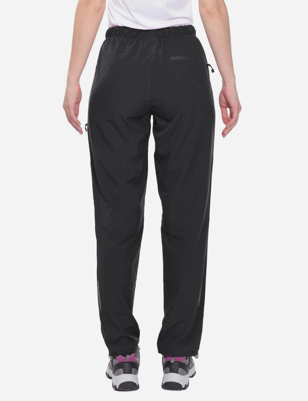 Pantaloni outdoor donna traspiranti, mantengono la pelle asciutta in trekking.