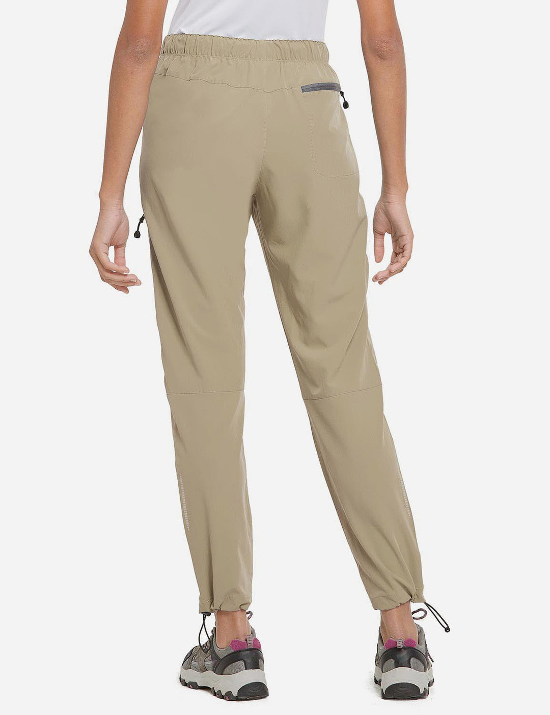 Pantaloni sportivi donna per trekking, garantiscono comfort e durata.