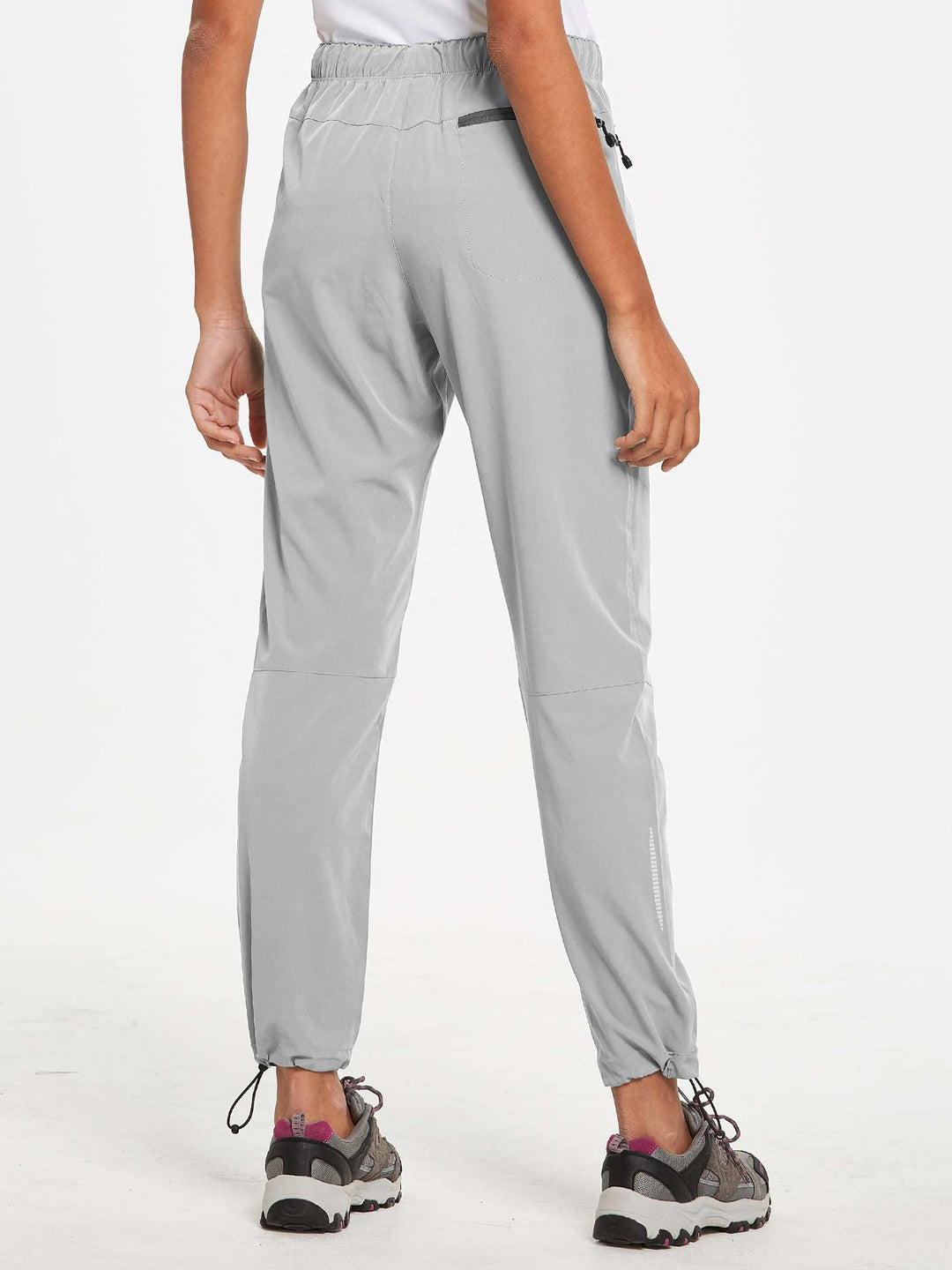 Pantaloni da viaggio donna, comodi e versatili per ogni destinazione.