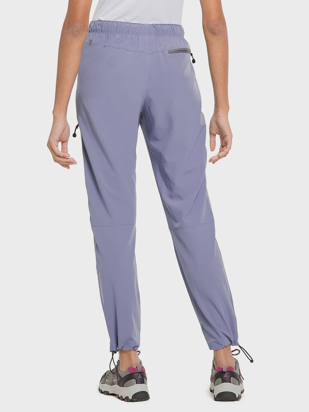 Pantaloni sportivi donna da montagna, ideali per attività outdoor intense.