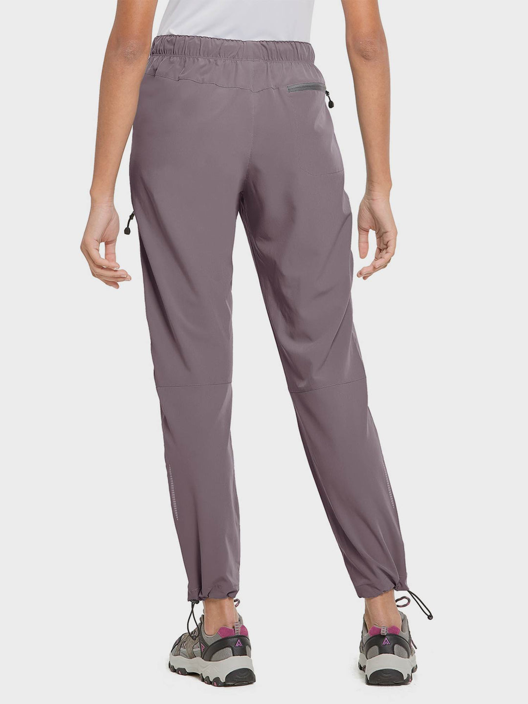 Pantaloni sportivi donna per l'outdoor, con design moderno e funzionale.