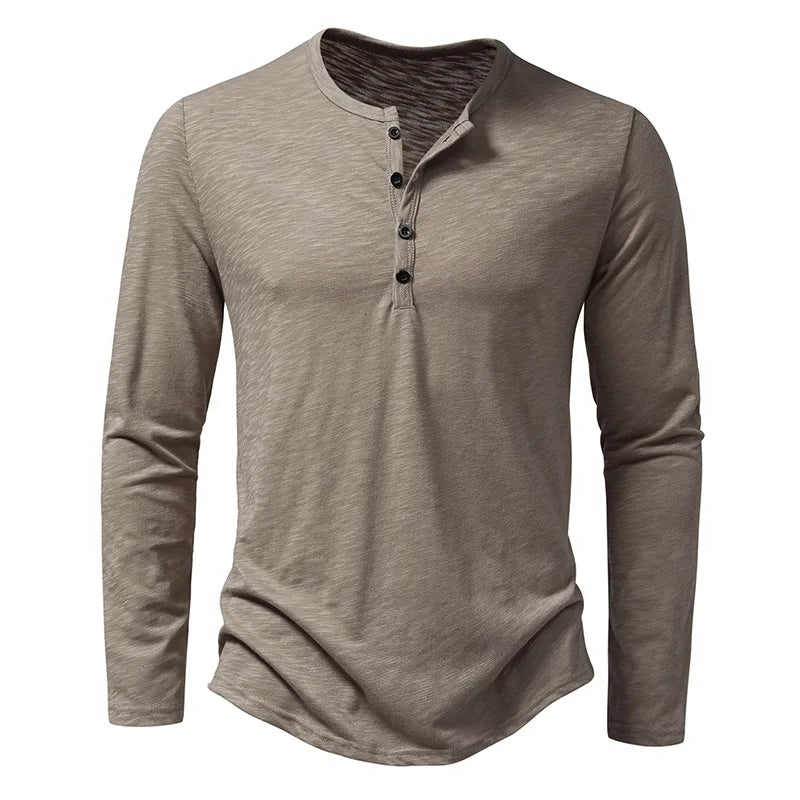 Abbigliamento maschile: maglia Henley uomo con abbottonatura e maniche lunghe, casual ed elegante.