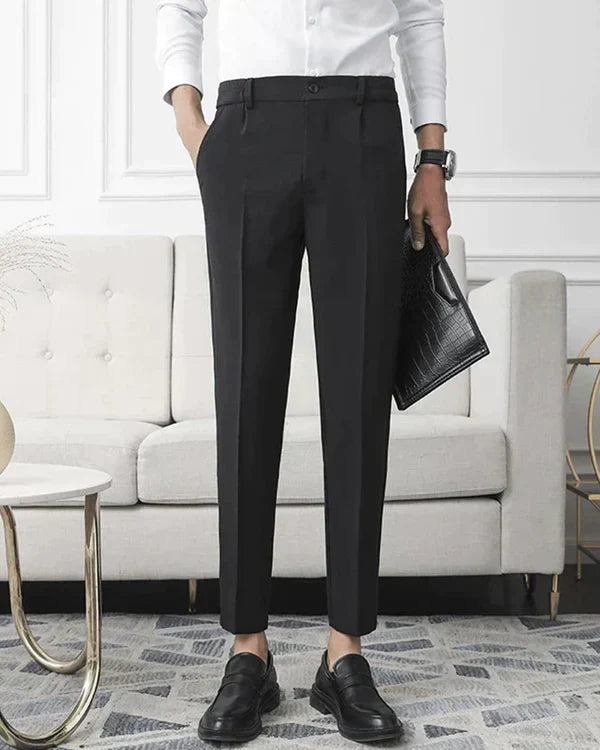 Pantaloni uomo slim fit grigi, gamba affusolata, ideali per outfit eleganti e casual chic, comodi e alla moda.