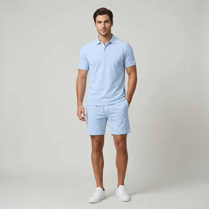 Completo polo e pantaloncini uomo estivo, ideale per comfort casual ed elegante. Perfetto per il tempo libero.