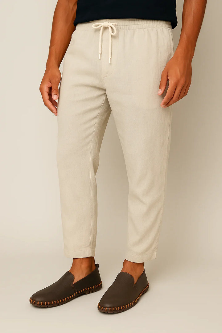 Calzature uomo slip-on: mocassini neri versatili con suola cucita per massimo comfort e stile.