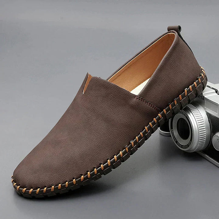 Scarpe eleganti mocassino uomo bordeaux, slip-on con suola cucita, perfette per ogni occasione.