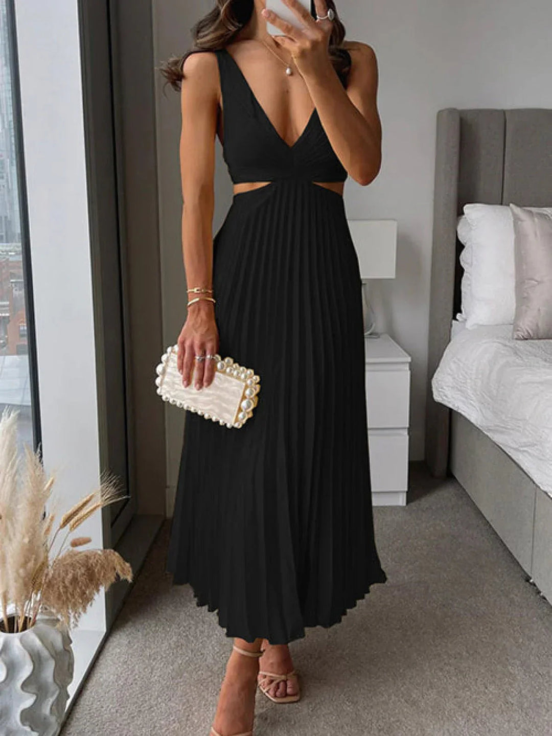 Vestito midi da donna plissettato, scollo a V, ideale per eventi eleganti, cerimonia, look chic estivo.
