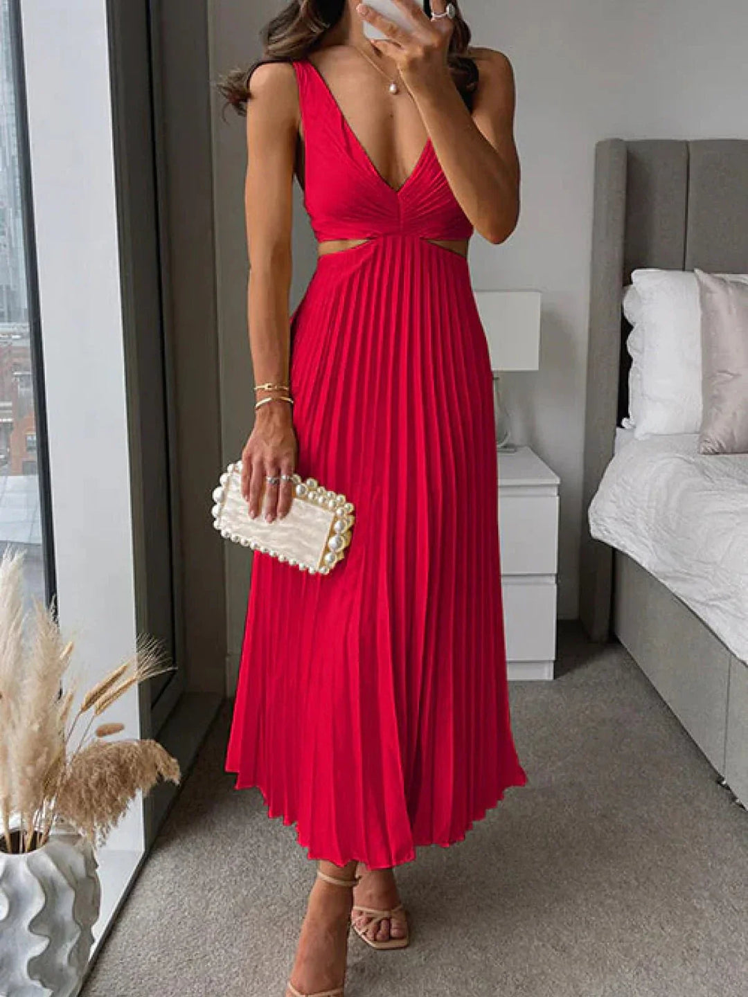 Abito donna plissettato, vestito midi elegante, scollo a V, moda femminile per look da cerimonia estivi.