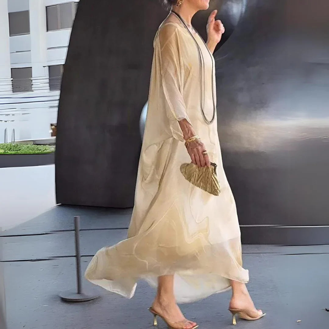 Maxi vestito grigio da donna, con maniche a cappa, stile casual chic ma elegante, moda donna.