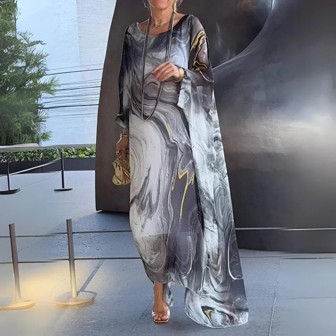 Vestito donna elegante per cerimonia, abito maxi con maniche a cappa, un look sofisticato.