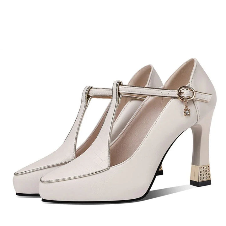 Calzature eleganti décolleté donna con tacco alto e cinturino caviglia. Scarpe moda perfette per ogni festa.