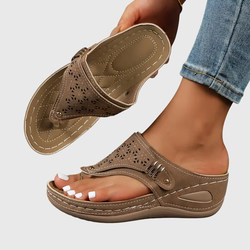 Sandali con zeppa donna, ortopedici e traspiranti, per massimo comfort estivo. Ottimi per lunghe passeggiate.