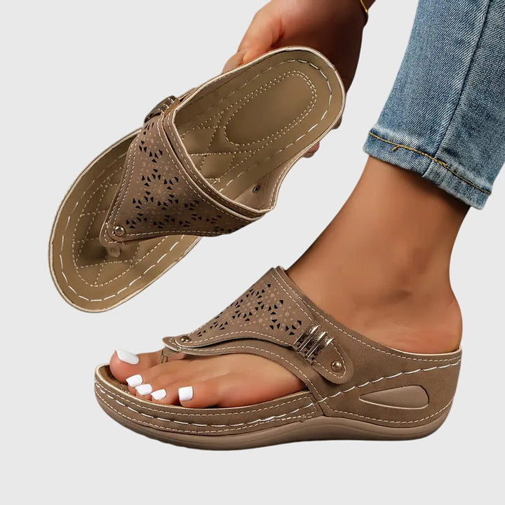 Sandali con zeppa donna, ortopedici e traspiranti, per massimo comfort estivo. Ottimi per lunghe passeggiate.