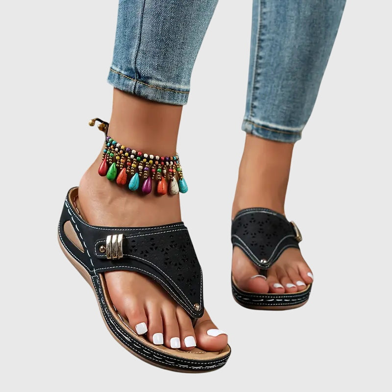 Sandali donna slip-on con zeppa, ortopedici e traspiranti. Comodi per un supporto ideale e leggerezza estiva.