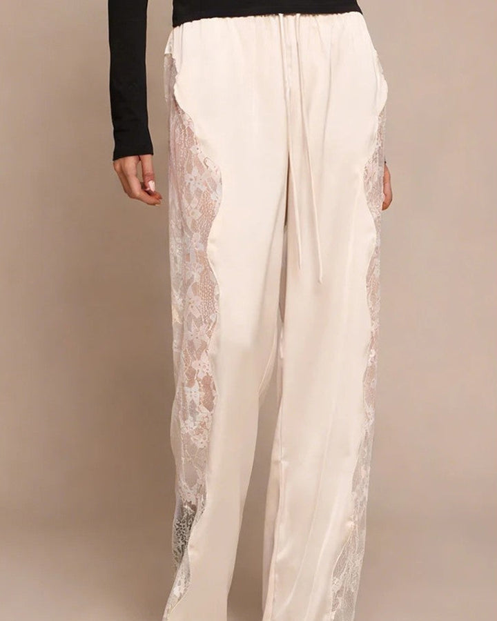 Pantaloni donna verde smeraldo a vita alta, pizzo e gamba dritta per un look moderno e raffinato.