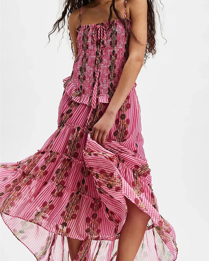 Elegante abito midi donna floreale con spalline regolabili, perfetto per look estivi freschi e alla moda.