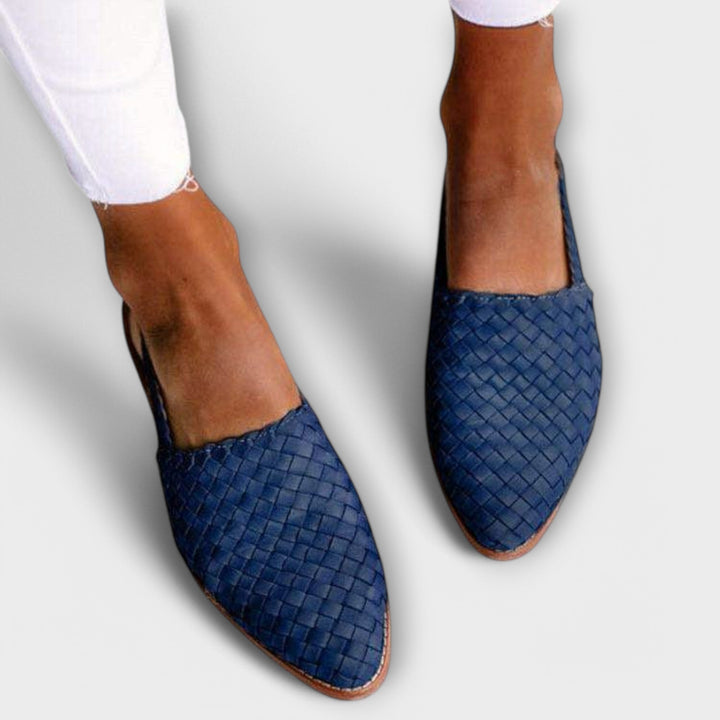 Mocassini donna intrecciati, tacco aperto. Scarpe versatili per un look comodo ed elegante in primavera.