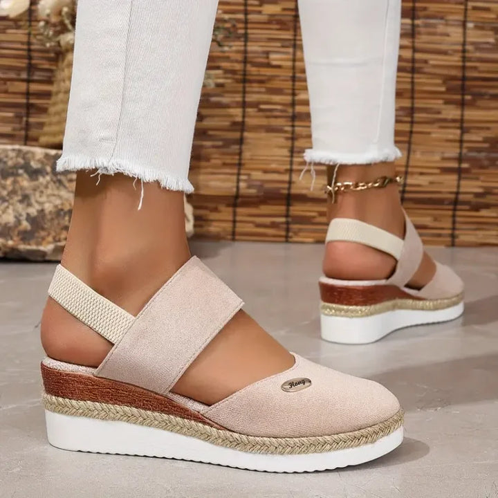 Sandali estivi donna con plateau e design traspirante, ortopedici per un comfort duraturo e supporto.