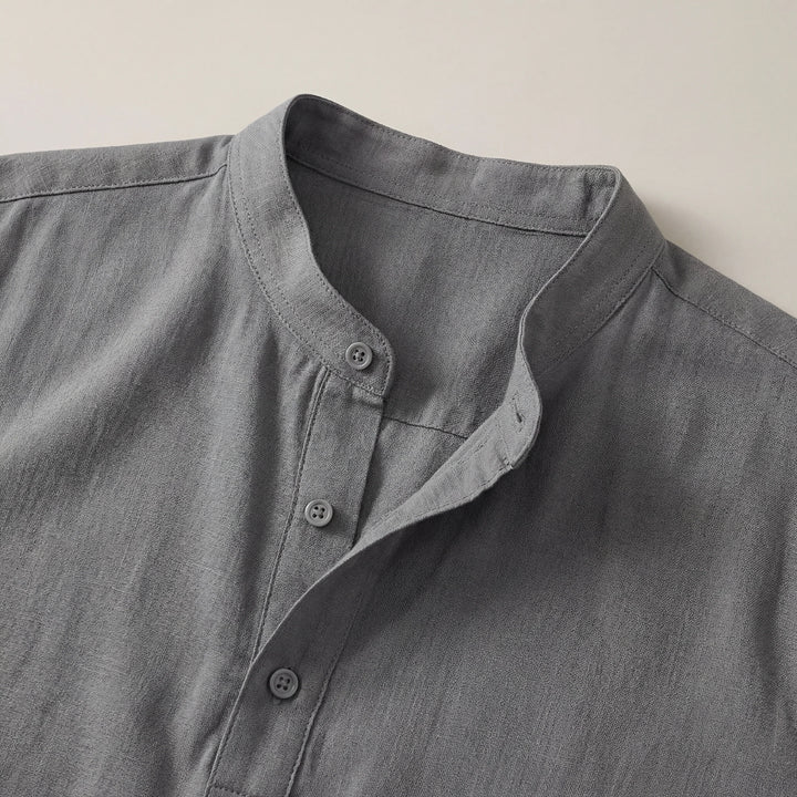 Camicia estiva uomo smart casual, maniche lunghe arrotolabili. Design moderno con collo alla coreana per comfort.