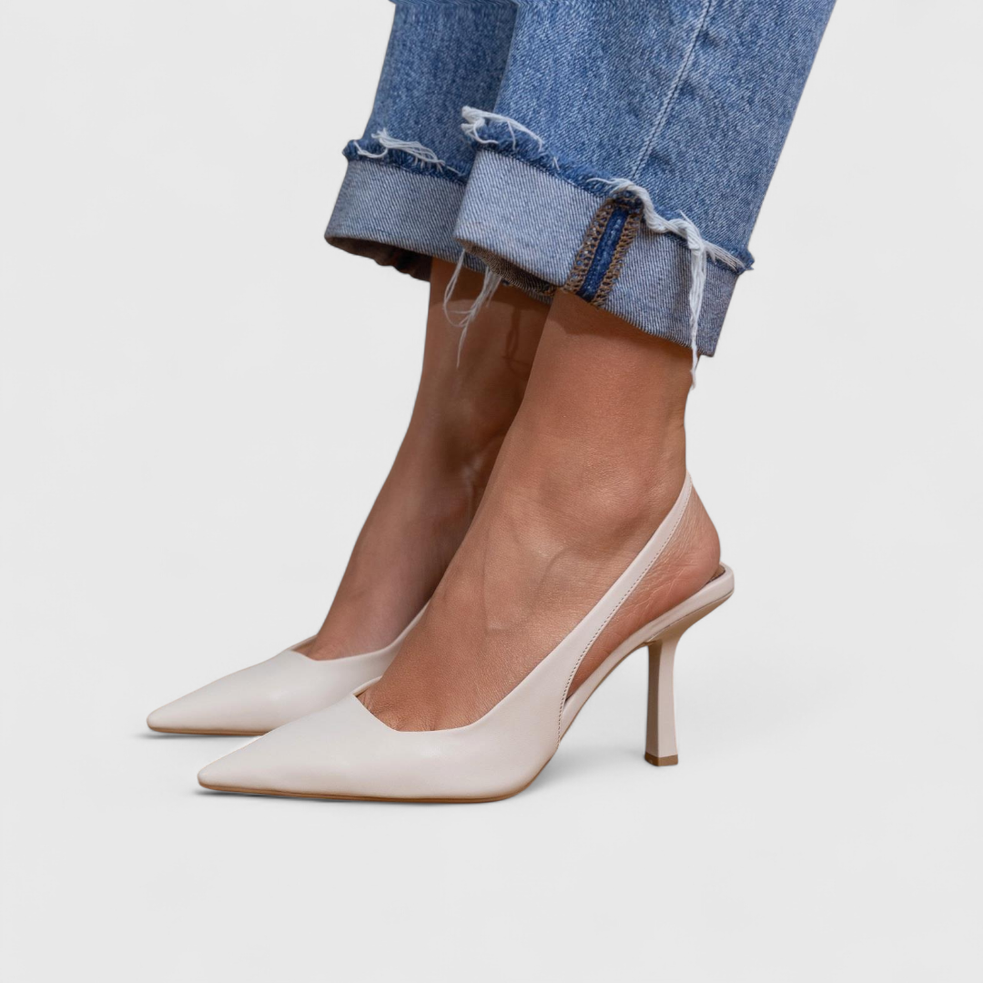 Calzature femminili décolleté a punta, design moderno e supporto ortopedico. Ideali per un look raffinato e comodo.