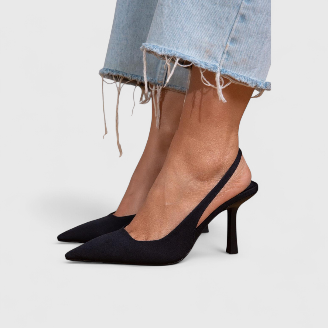 Primo piano décolleté ortopediche con soletta anatomica e punta elegante. Comfort duraturo per le tue giornate.