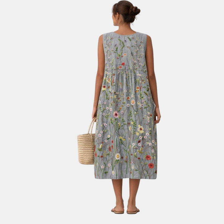 Abito midi smanicato girocollo da donna con colorata stampa botanica, un capo versatile per la bella stagione.