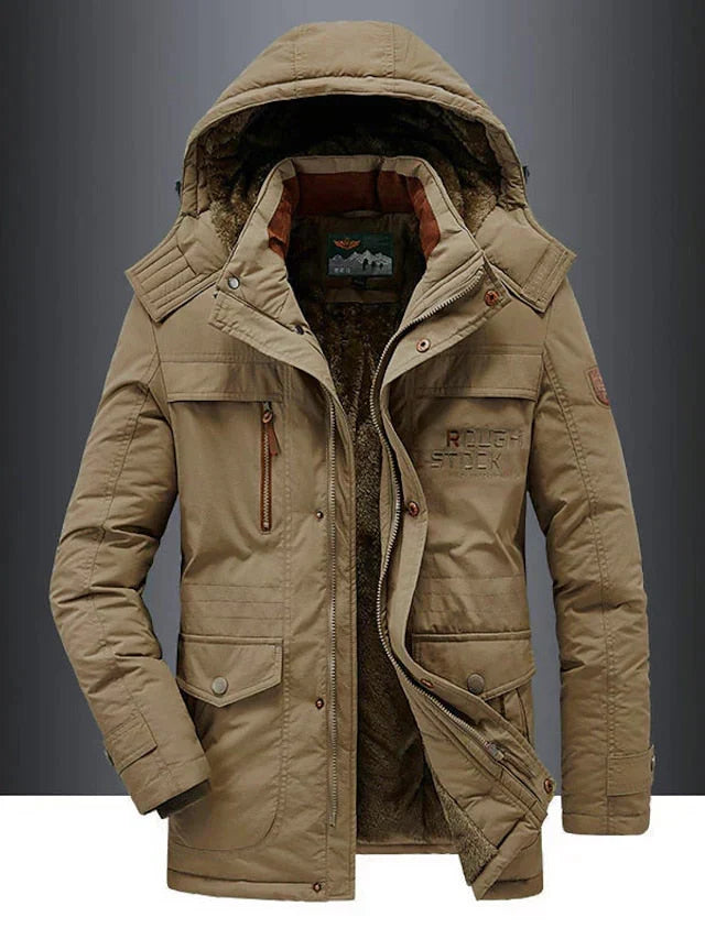 Parka uomo invernale blu con cappuccio foderato in pelliccia, ideale per affrontare il freddo con stile e comfort.