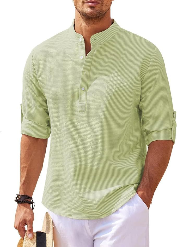 Dettaglio camicia uomo a collo coreano. Abbottonatura frontale e maniche lunghe, ideale per outfit estivi casual.