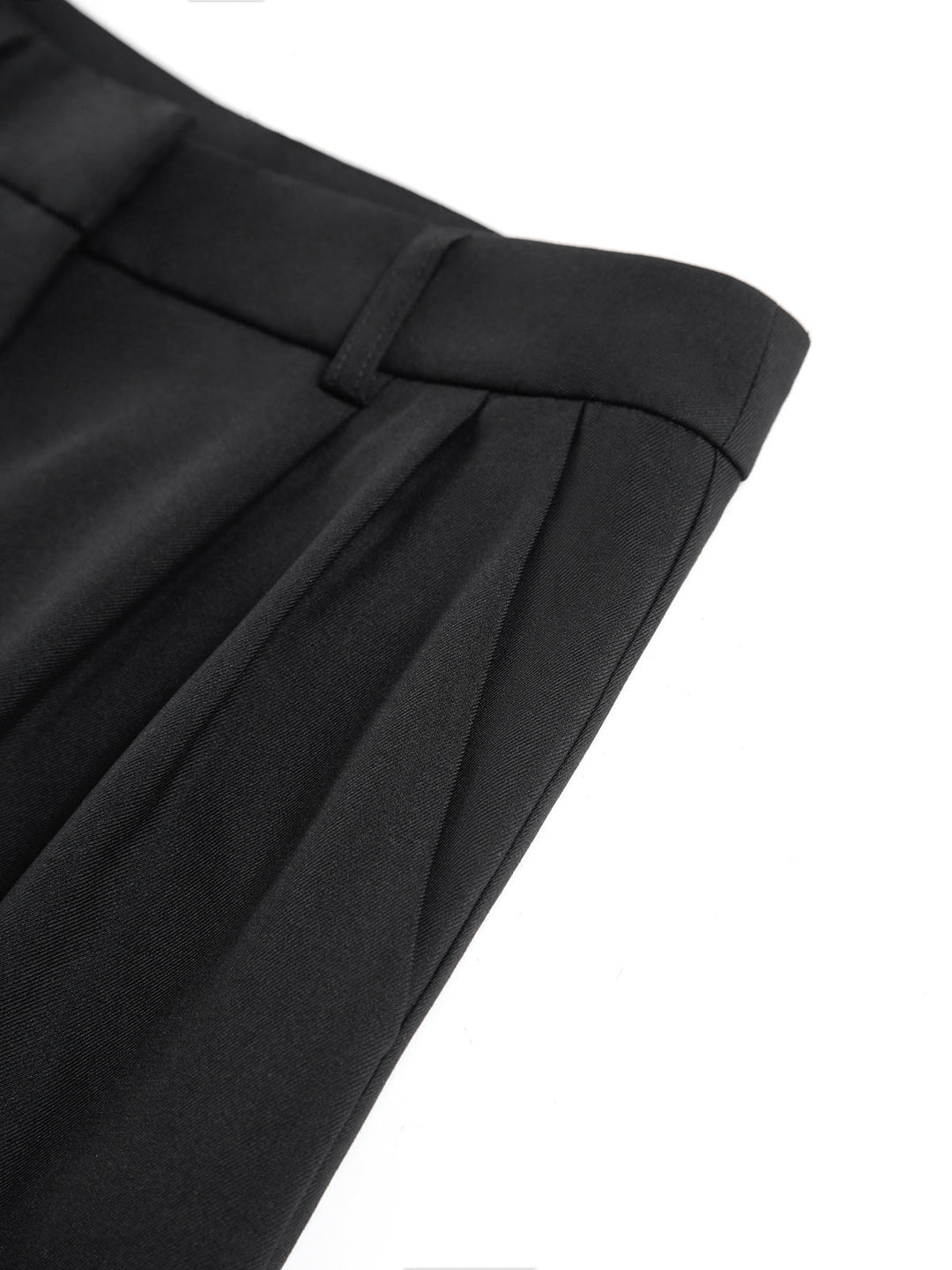 Dettaglio pantaloni palazzo donna vita alta, gamba ampia, tessuto fluido ed elegante.