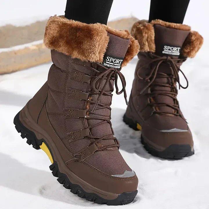 Stivali donna beige impermeabili con fodera calda e suola antiscivolo. Protezione e comfort per l'inverno e la neve.