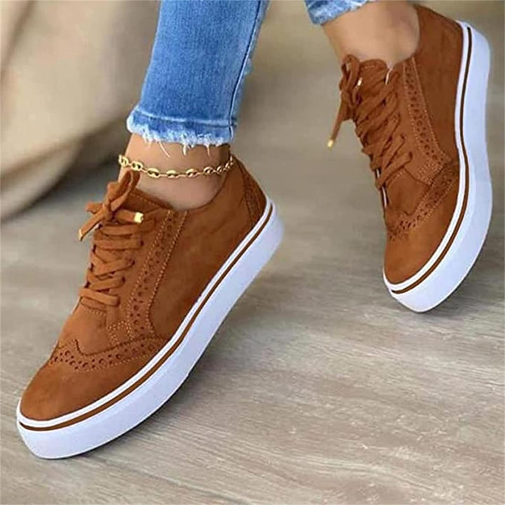 Scarpe ortopediche donna con lacci, offrono stabilità e comfort superiore per il benessere dei piedi.
