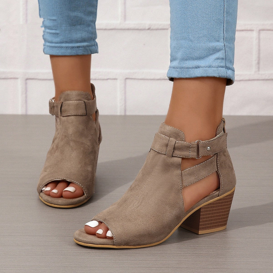 Sandali donna con tacco alto e cinturino, scarpe eleganti e glamour per eventi speciali o serali.