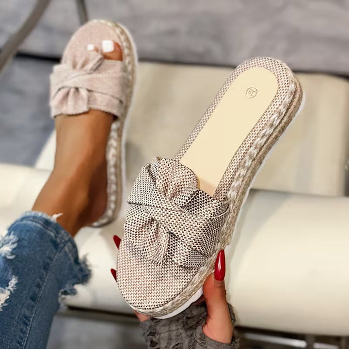 Cammina con stile: sandali donna con fiocco e plateau, scarpe estive comode, eleganti e versatili.