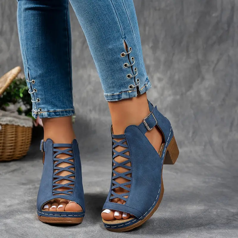 Sandali donna moda, tacco a spillo, fibbia. Scarpe versatili per outfit estivi eleganti e casual.