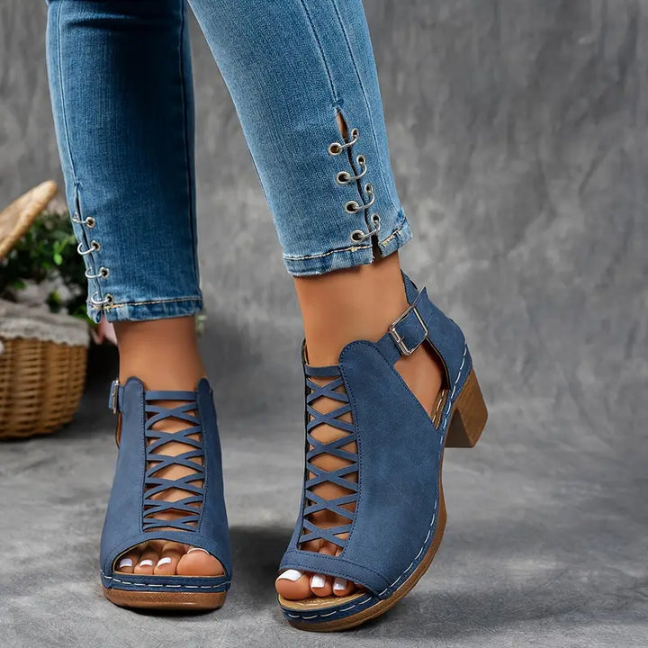 Sandali donna moda, tacco a spillo, fibbia. Scarpe versatili per outfit estivi eleganti e casual.