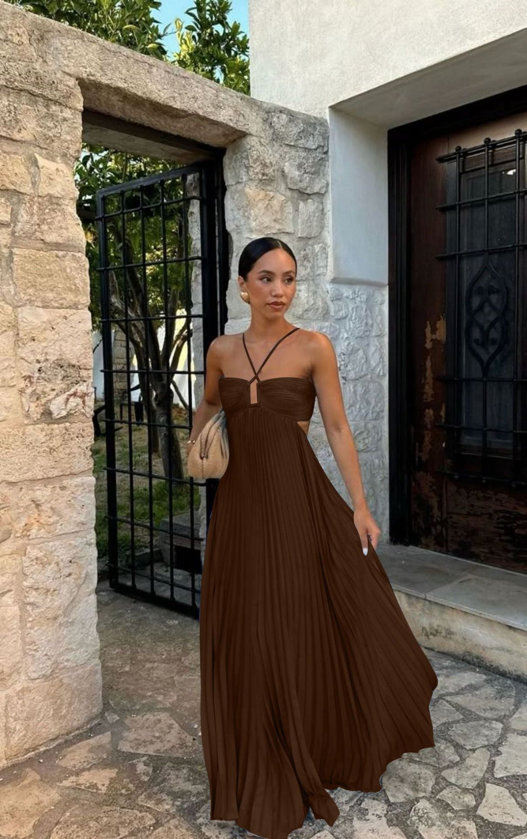 Abito donna plissettato a vita alta, collo halter, vestito elegante per cerimonie e sera.