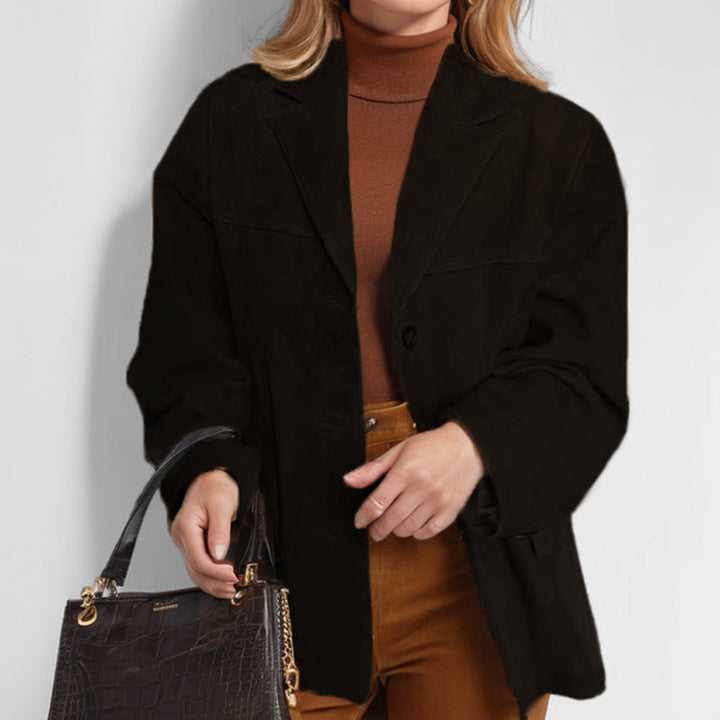 Blazer aderente donna con bottoni, ideale per eleganza autunnale, stile ufficio e look casual versatile.