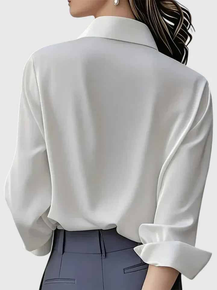 Maglia donna confortevole a maniche lunghe, design con bottoni nascosti e orlo curvo, stile versatile.